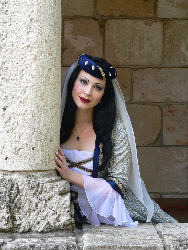 Florida Harpist AnnaLisa Underhay Renaissance theme event