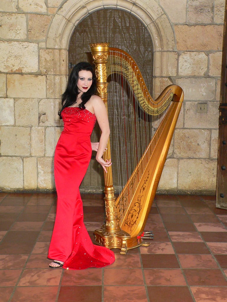 Harpist AnnaLisa Underhay